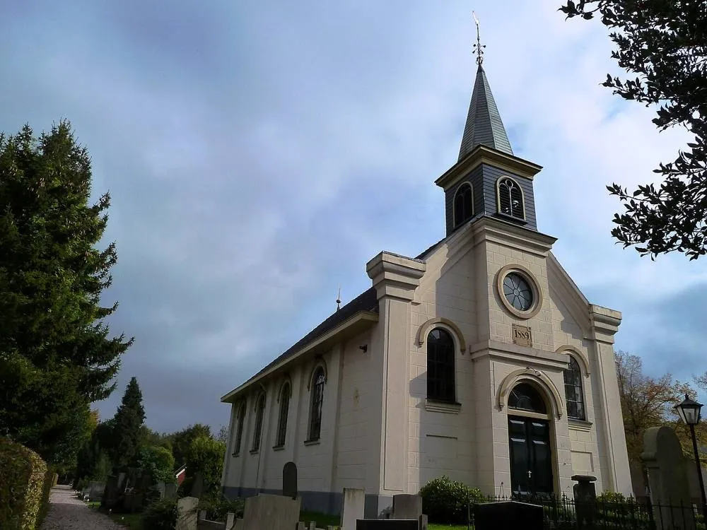 Westerbroek: Westerbroek - hervormde kerk links